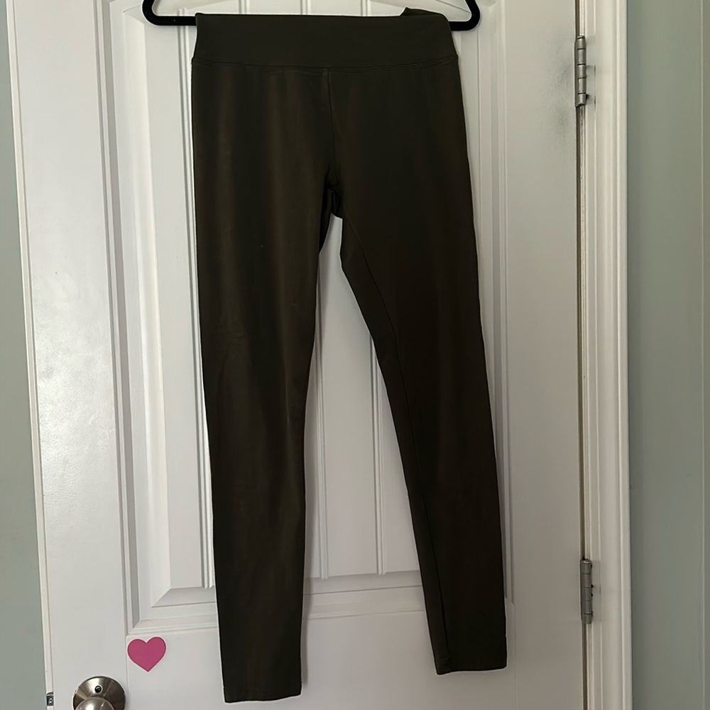 Offline by Aerie OH Hi-Rise Long Inseam leggings. Size M. olive green.